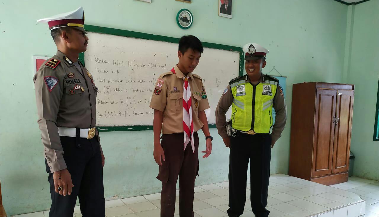 Satlantas Polres Metro Goes To School