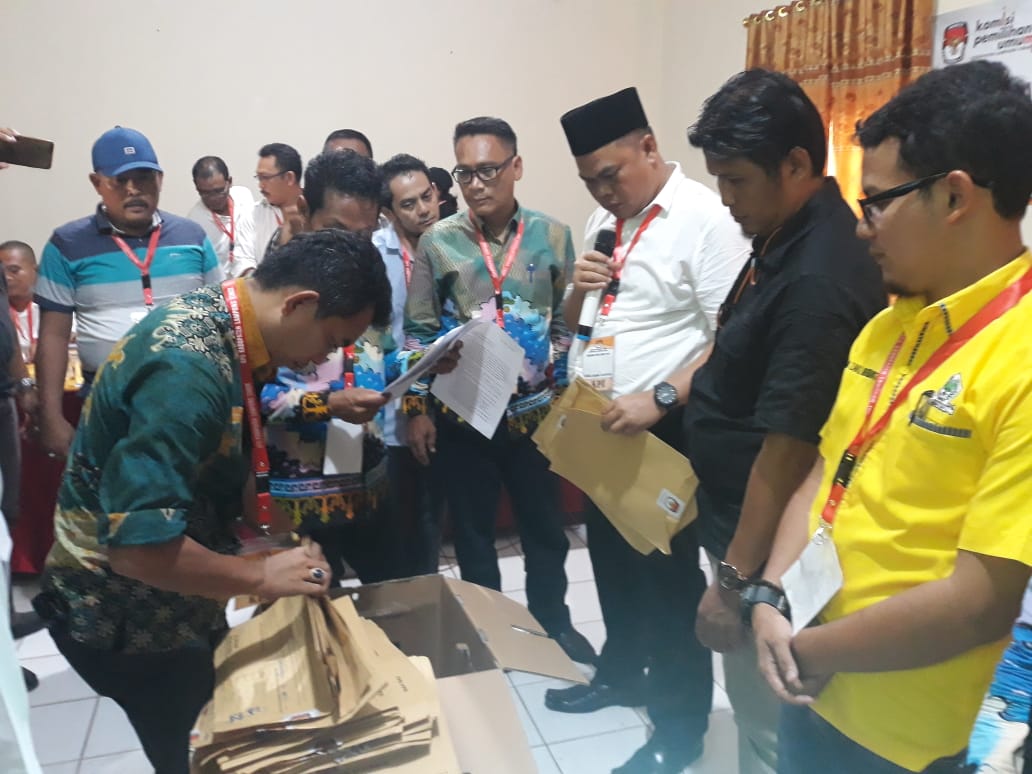 Ada Dugaan Penggelembungan Suara, KPU Lamtim Buka Kotak Suara