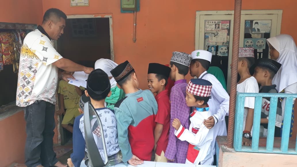 Ketua Fraksi PKS Santuni Anak Yatim di Eks Lokalisasi Panjang
