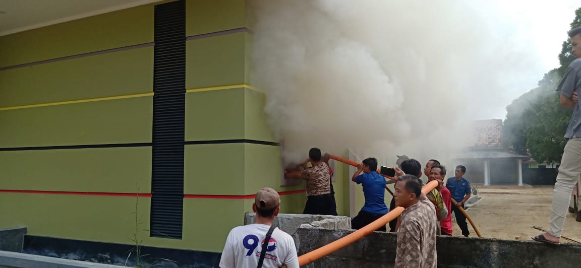 Gedung GKSBS Seputihjaya Terbakar