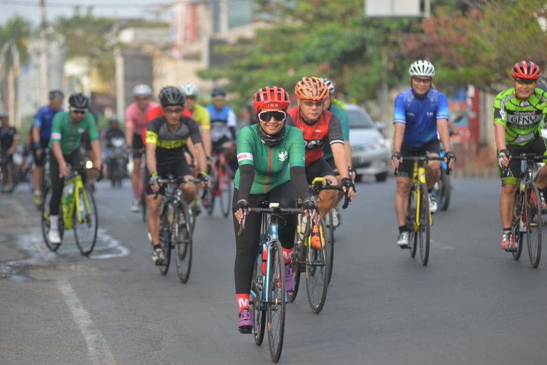Komisaris Persebaya Jajal Trek Sepeda di Bandarlampung