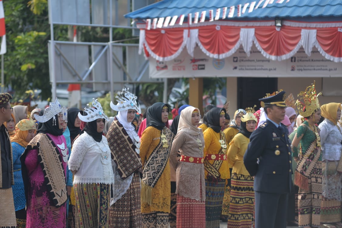 Upacara HUT Kemerdekaan, Kemenkumham Lampung Kenakan Pakaian Adat