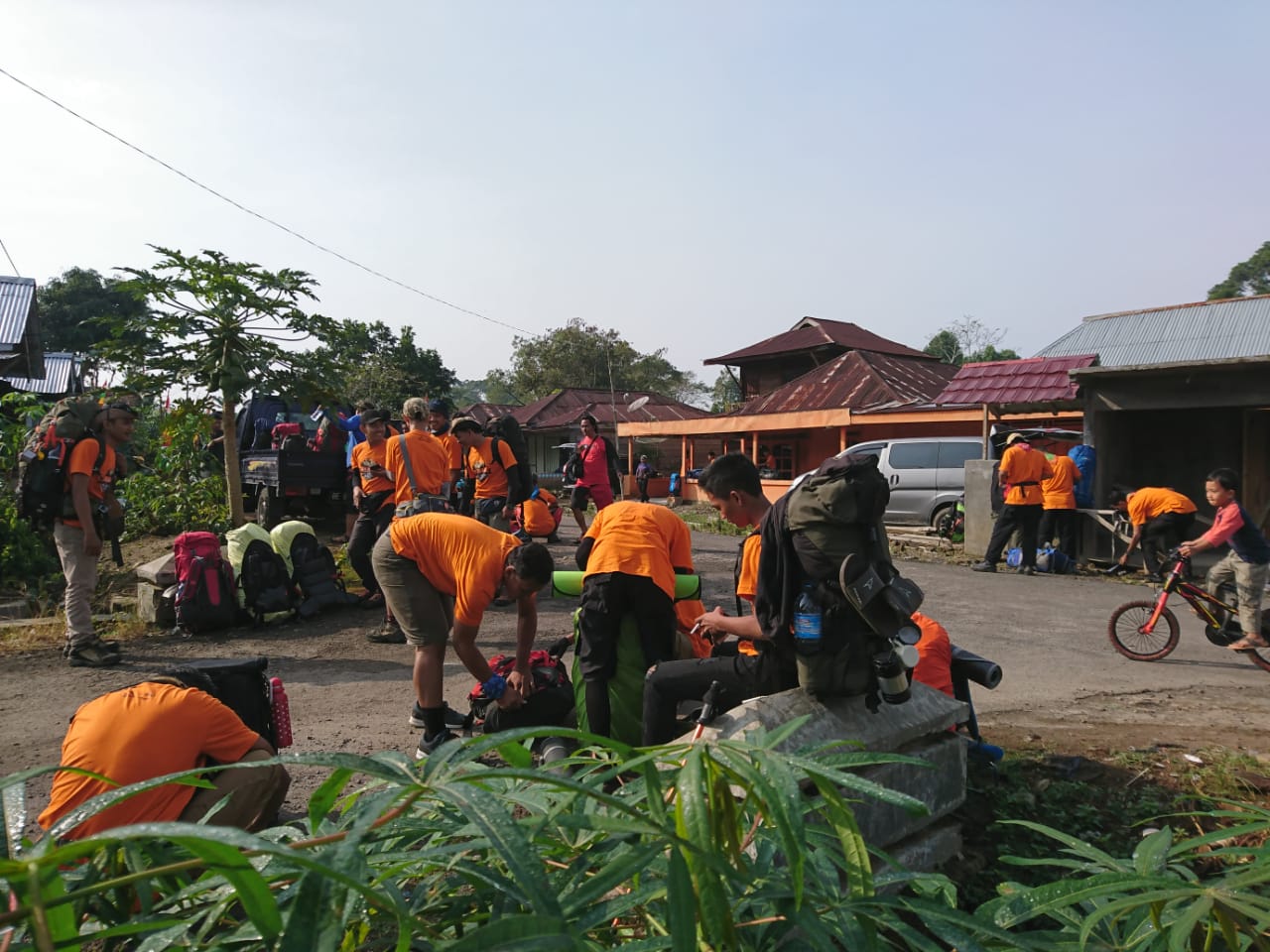 Koral dan Gappela Gelar Operasi Bersih-bersih Gunung Pesagi