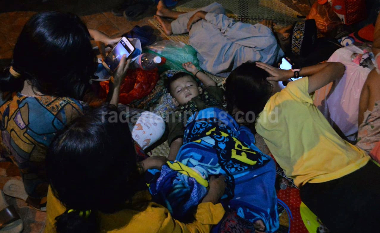 Takut Gempa Susulan, Warga Tidur di Balai Keratun