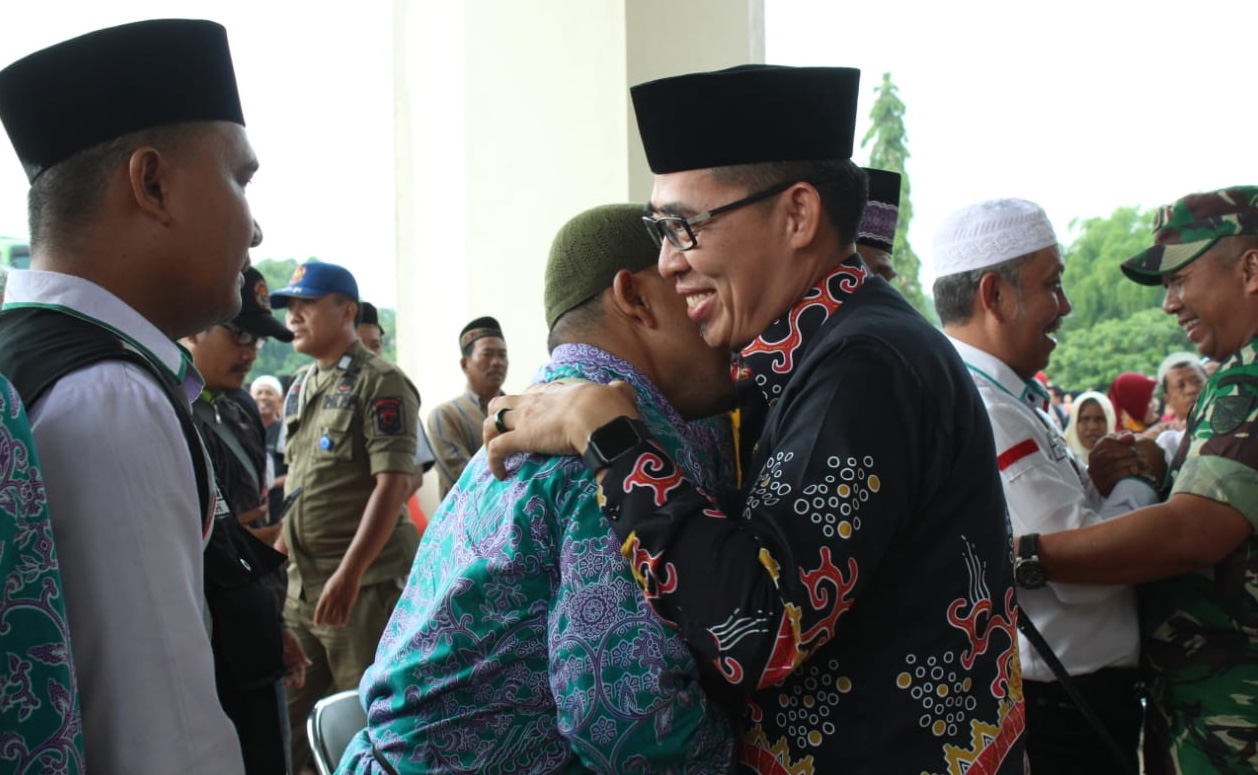 Bupati Lamtim Sambut Kedatangan Jamaah Haji