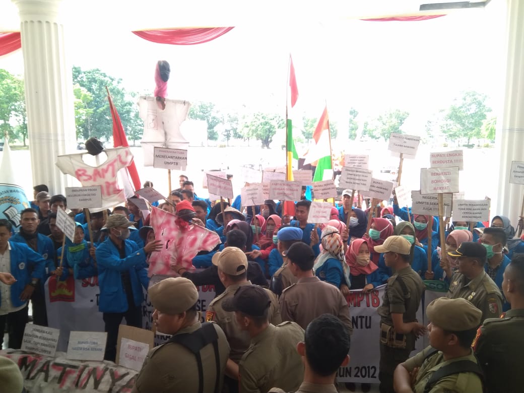 Mahasiswa Tuntut Proses Penegerian Kampus UMPTB Dilanjutkan