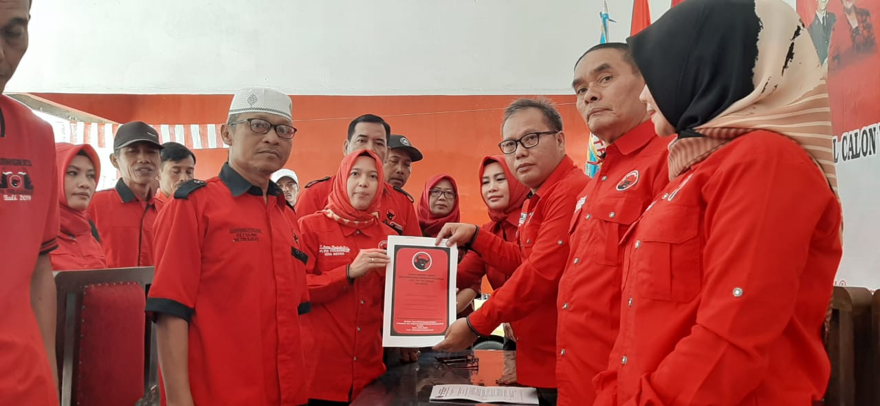 Ketua PDIP Metro Daftar Pertama Penjaringan Partainya