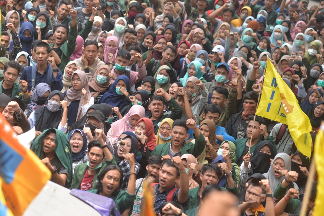 Aksi Dukung KPK, Satu Mahasiswi Sempat Pingsan