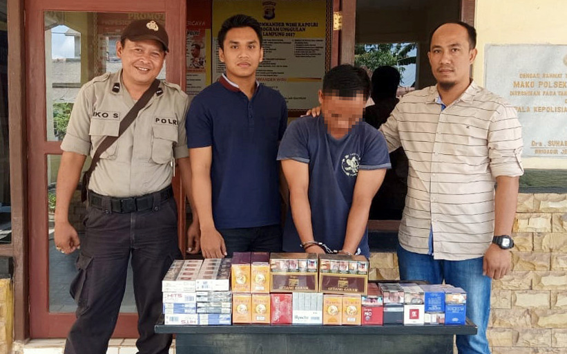 Tersangka Ditangkap, Barang Bukti Puluhan Bungkus Rokok