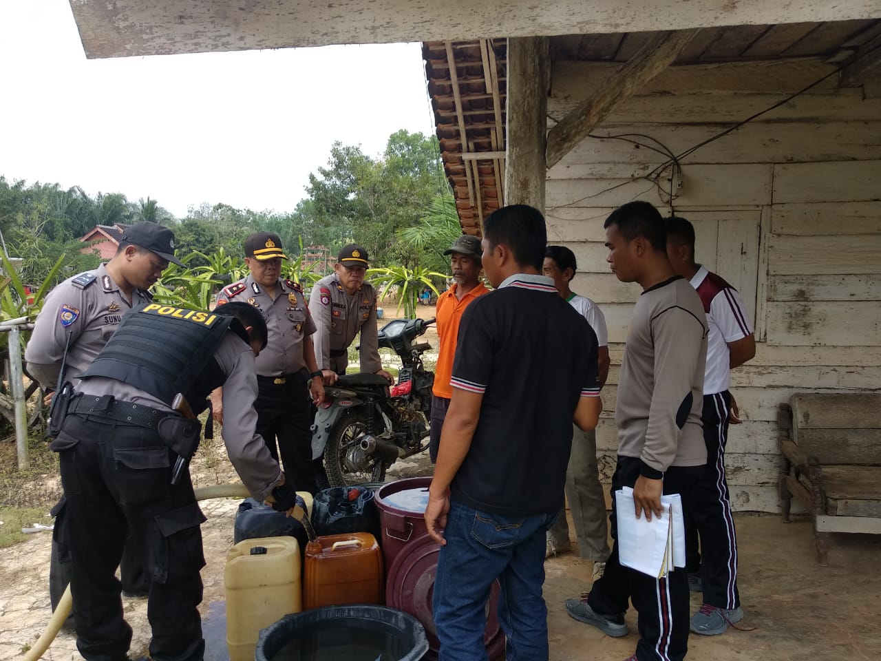 Polres Mesuji Bantu 10.000 Liter Air Bersih