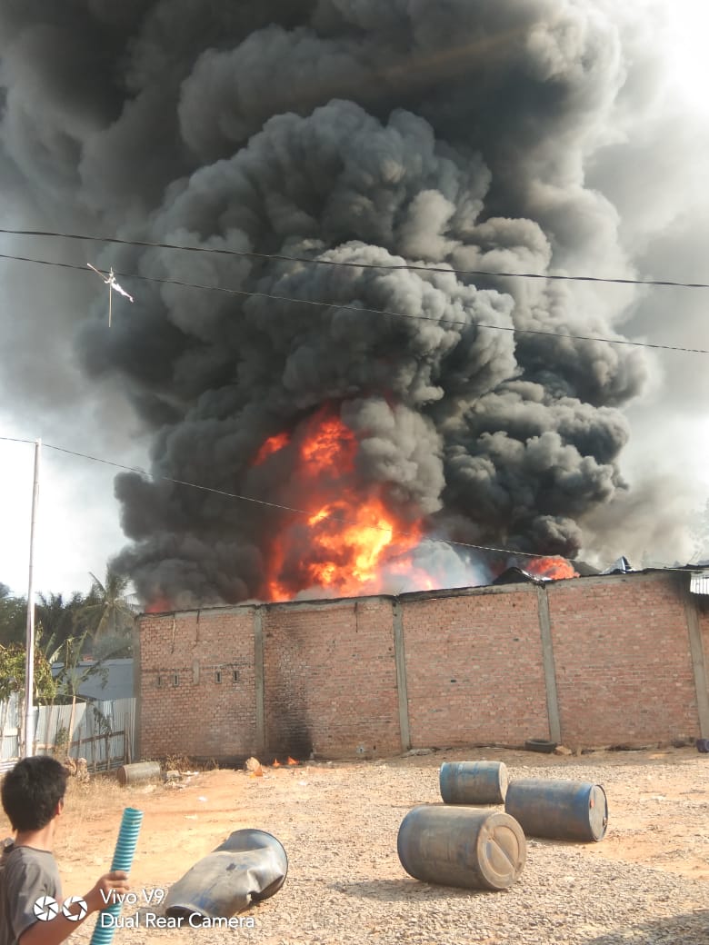 Puslabfor Ikut Tangani Kebakaran Gudang BBM Ilegal di Bukit Kemuning, Polisi Selidiki Gudang Penyimpanan