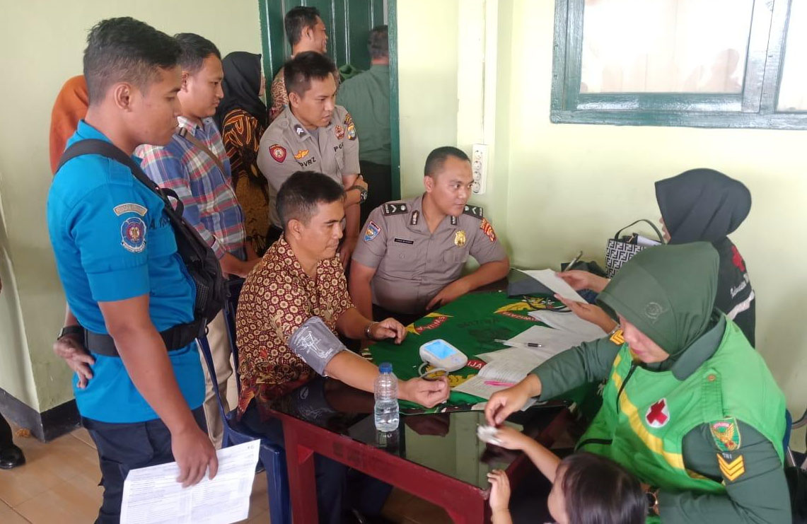 HUT TNI, Polres Waykanan Baksos Donor Darah