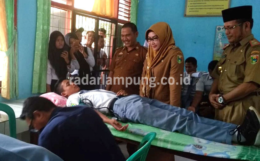 Siswa, Polisi, Tentara Ikut Donor Darah SMAN 1 Kotaagung