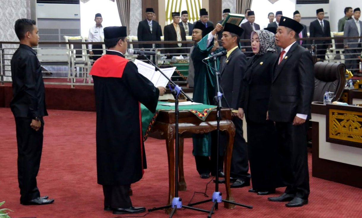 Tiga Pimpinan DPRD Pringsewu Dilantik