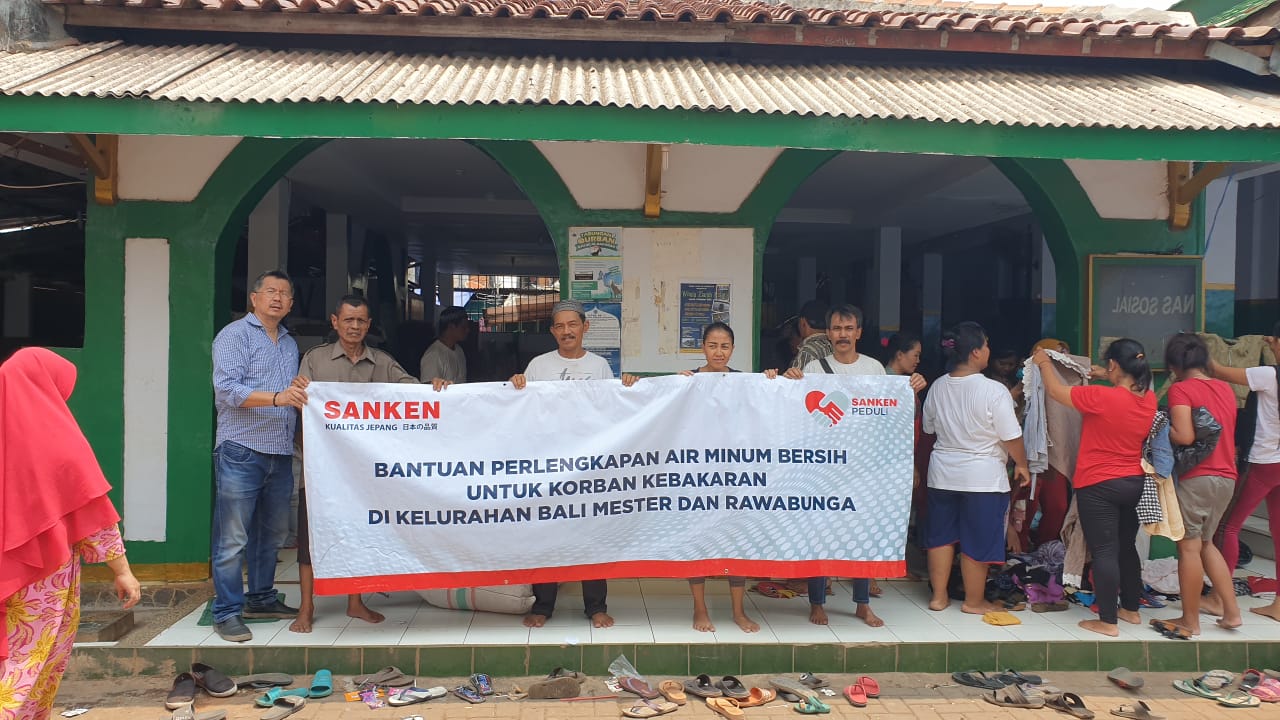 Sanken-Danone Aqua Bantu Perlengkapan Air Minum Korban Kebakaran Bali Mester dan Rawabunga  
