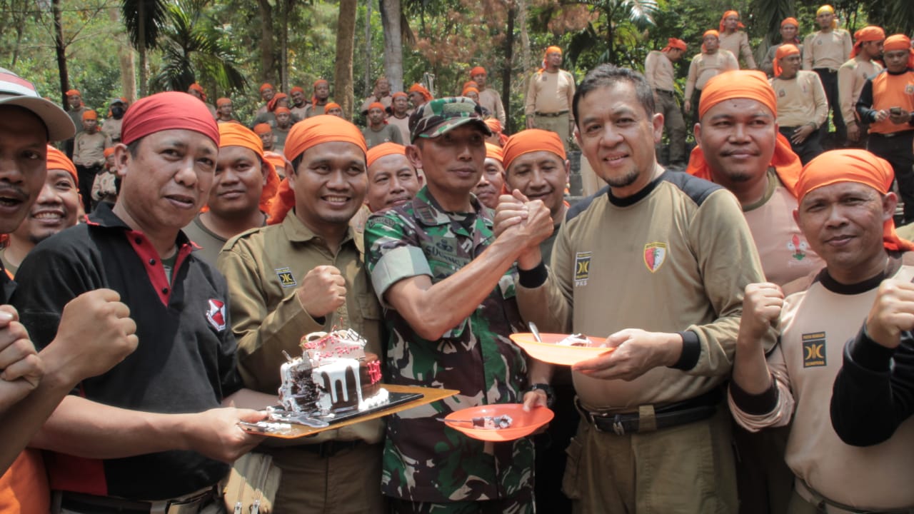 Dengan Berkemah, PKS Rayakan HUT TNI ke 74