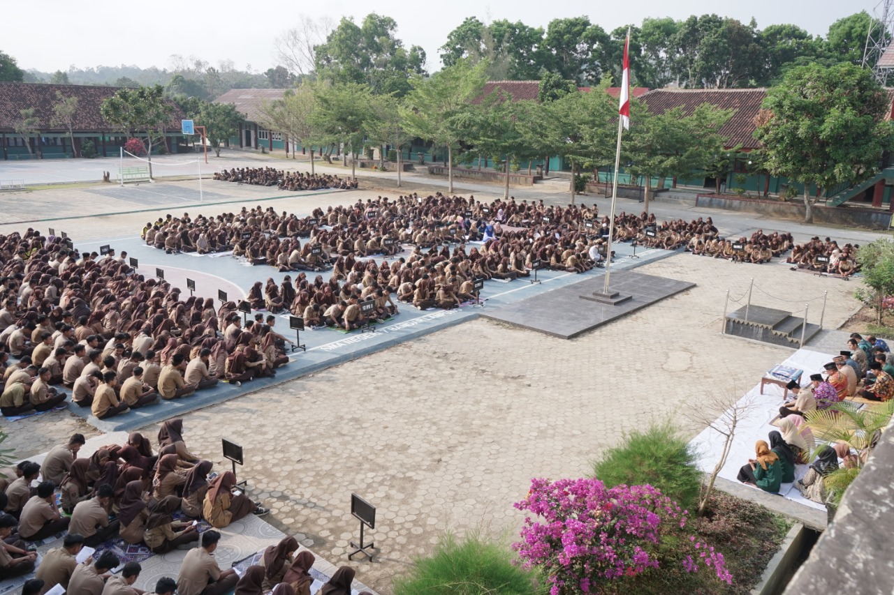 Ribuan Siswa SMAN 7 Bandarlampung Lantunkan Salawat dan Doa Minta Hujan