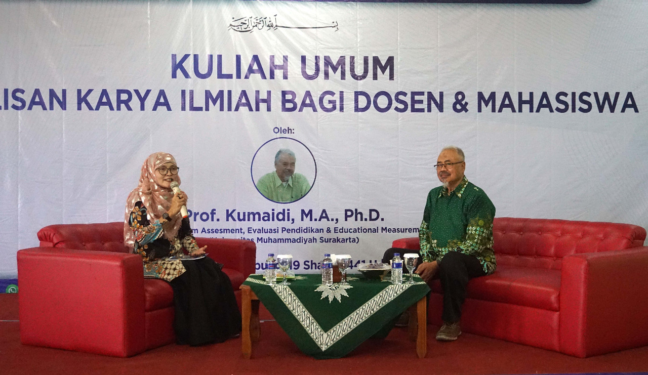 Prof. Kumaidi Isi Kuliah Umum Penulisan Karya Tulis Ilmiah di UML