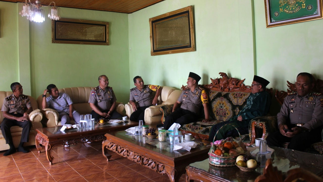 Hari Pertama Dinas, Kapolres Lambar Datangi Tokoh Agama