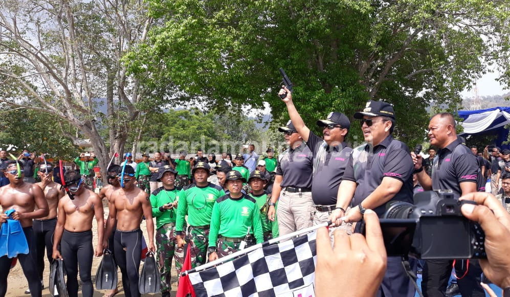 Korps Marinir Gelar Lomba Renang dan Dayung Keliling Pulau Kelagian