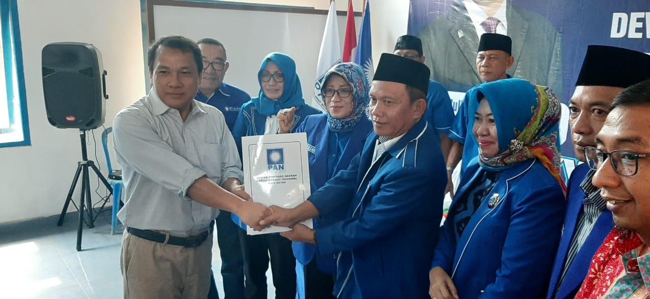 Dokter Wahdi Ikut Kembalikan Berkas ke PAN Metro