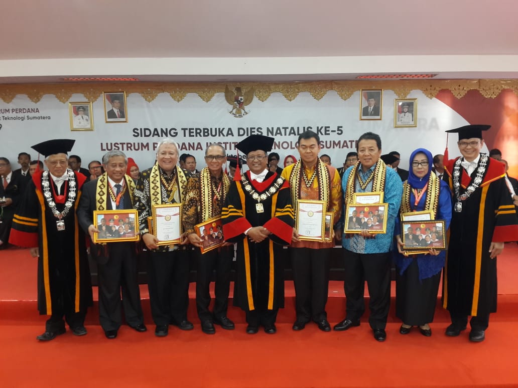 Itera Beri Penghargaan ke Gubernur Lampung dan Presiden ke-6 RI