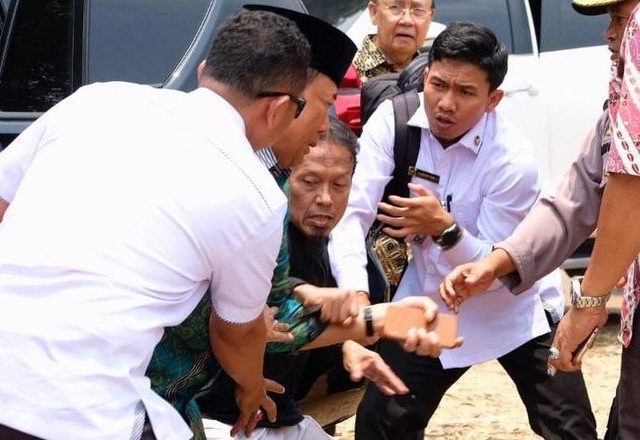 Heboh, Wiranto Ditusuk Orang Tidak Dikenal di Banten