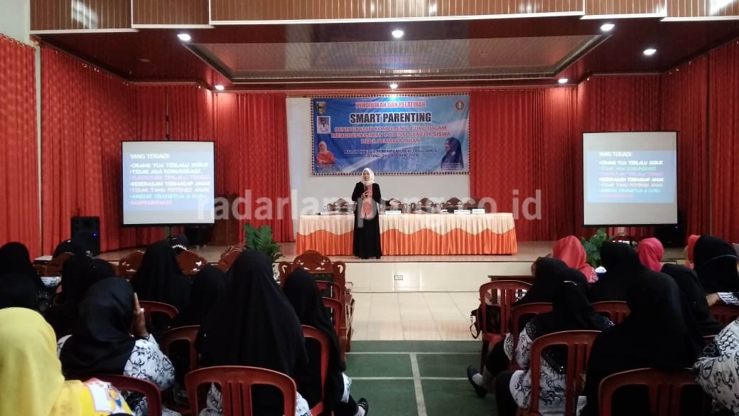 Guru SD-SMP di Tanggamus Ikut Diklat Smart Parenting