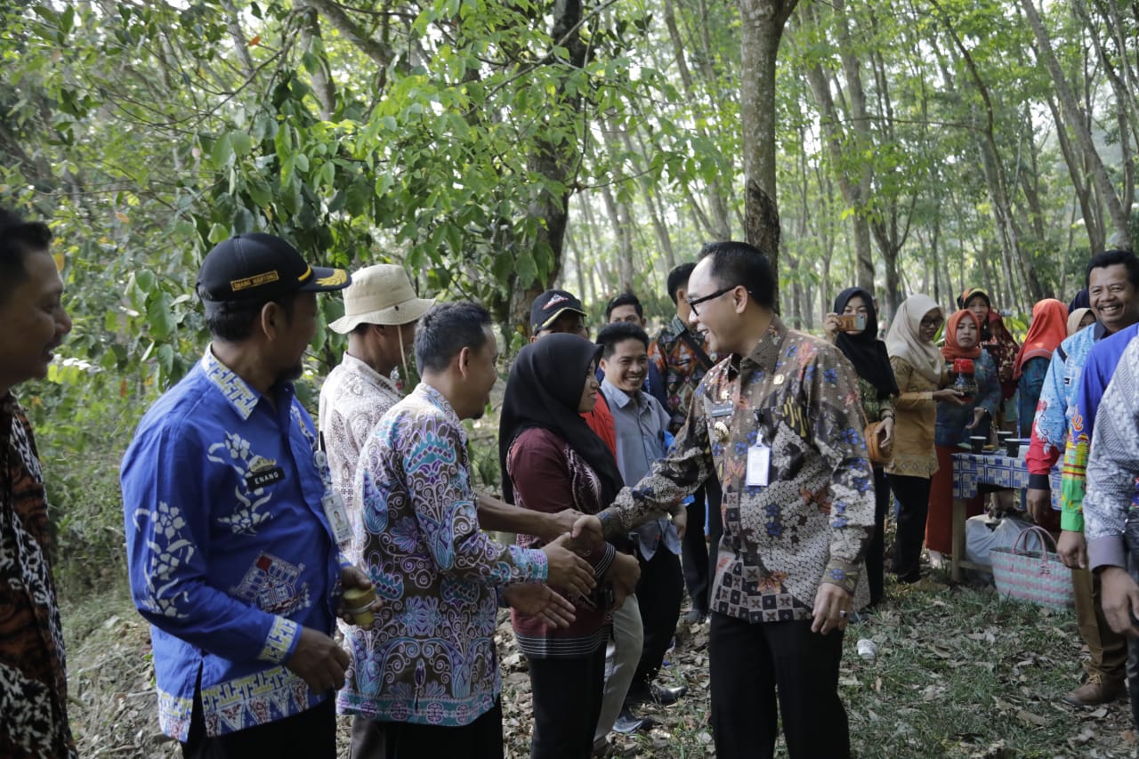 Ngopi Bareng Petani, Bupati Waykanan Serap Aspirasi