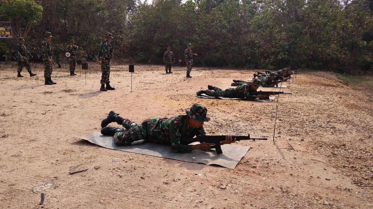 Tingkatkan Kemampuan, Personel Kodim 0427/Waykanan Latihan Menembak