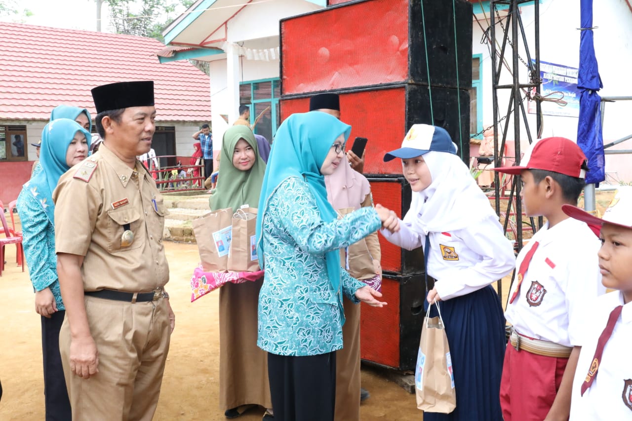 Dorong Siswa Lebih Optimal Belajar, Pemkab Pesbar Programkan Makanan Tambahan