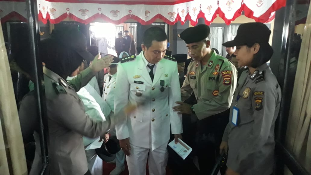 Penjagaan Pintu Utama DPRD Lampura Diperketat