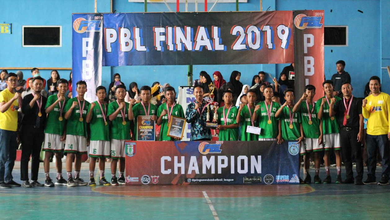 Tim Putra SMP Muhammadiyah 1 Gadingrejo Juara Bertahan PBL  