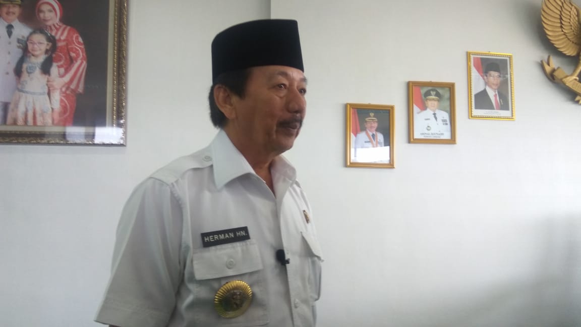 Herman HN Bakal Perbaiki Jalan Waygubak