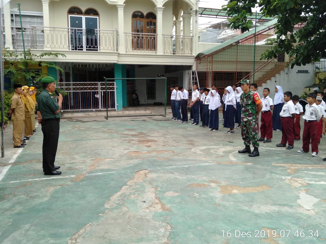 Babinsa Kangkung Laksanakan Kegiatan Mentari Pagi