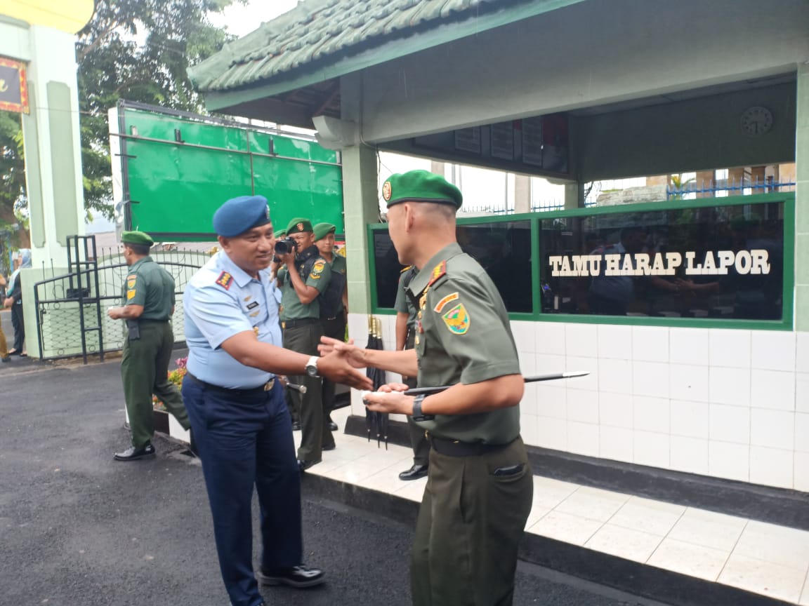 Selaku Tuan Rumah, Dandim 0410/KBL Sambut Tamu Undangan dengan Hangat