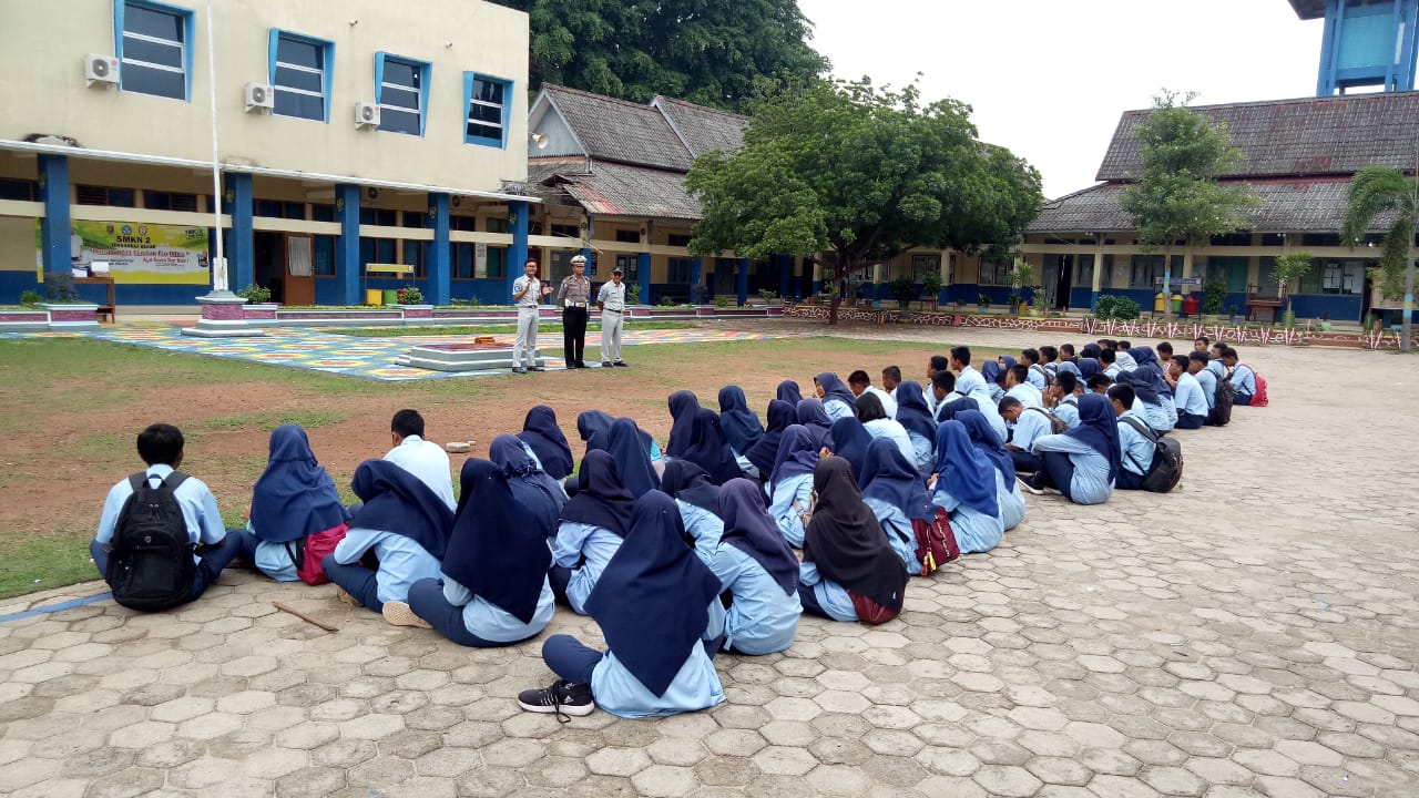 Siswa SMKN 2 Tebas Diberi Pemahaman UU Lalu Lintas