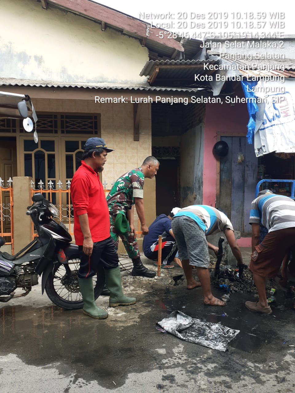 Babinsa Pidada Laksanakan Kegiatan Jumat Bersih