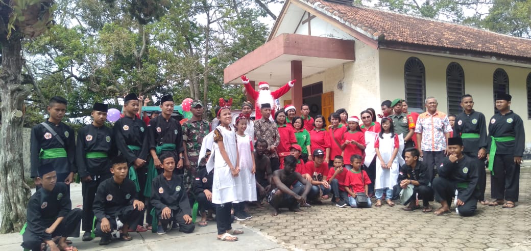 GKI Tanggamus Bagi-bagi Bingkisan Natal