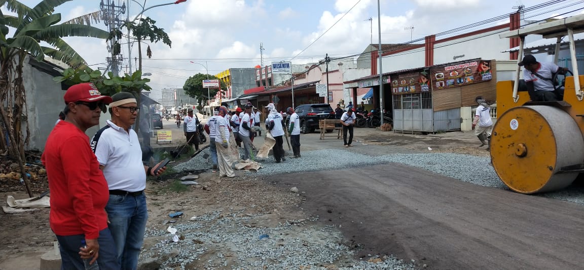 Jalan Provinsi Rusak Jadi Viral, Bupati Turun Langsung Perbaiki