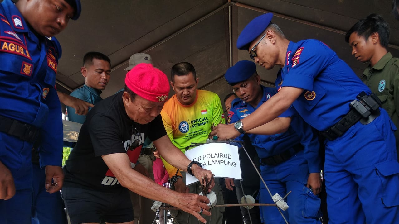 Peringati HUT ke-69 Polairud, Ditpolairud Polda Lampung Tanam Terumbu Karang