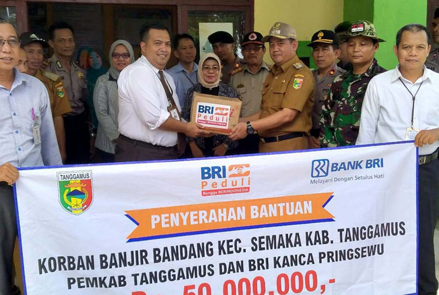 BRI Cabang Pringsewu Bantu Korban Banjir Semaka