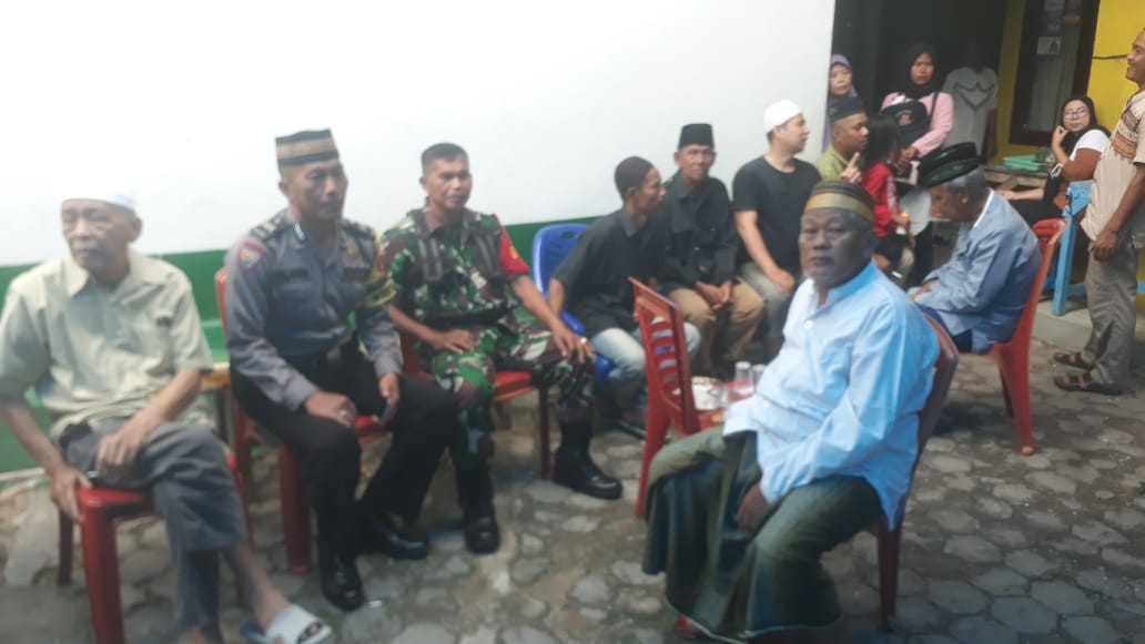 Ada Warganya Meninggal, Babinsa Pesawahan Melayat