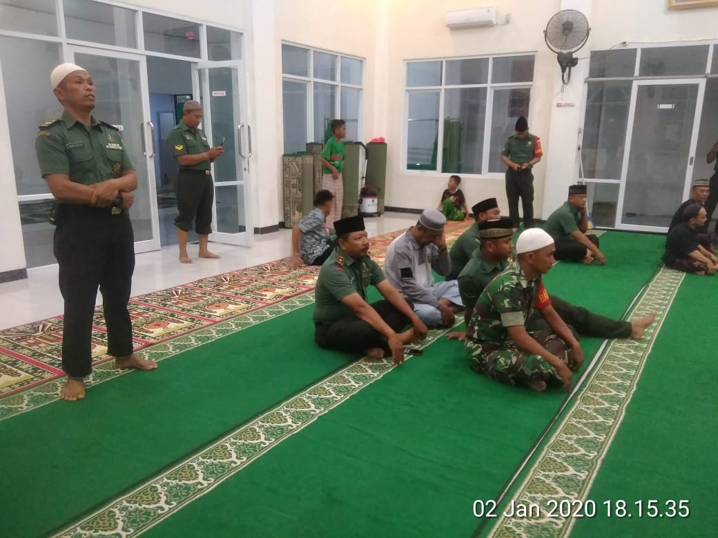 Jajaran Kodim 0410/KBL Laksanakan Salat Magrib Bersama