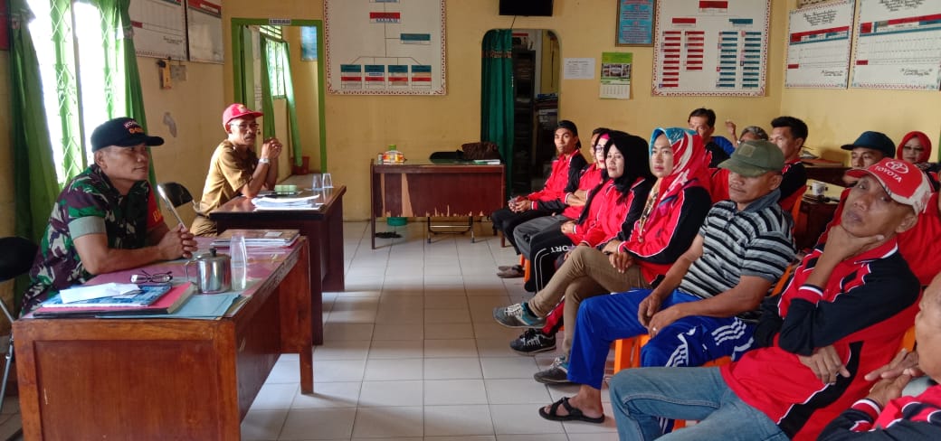 Babinsa Kupang Teba Hadiri Kegiatan Rapat RT