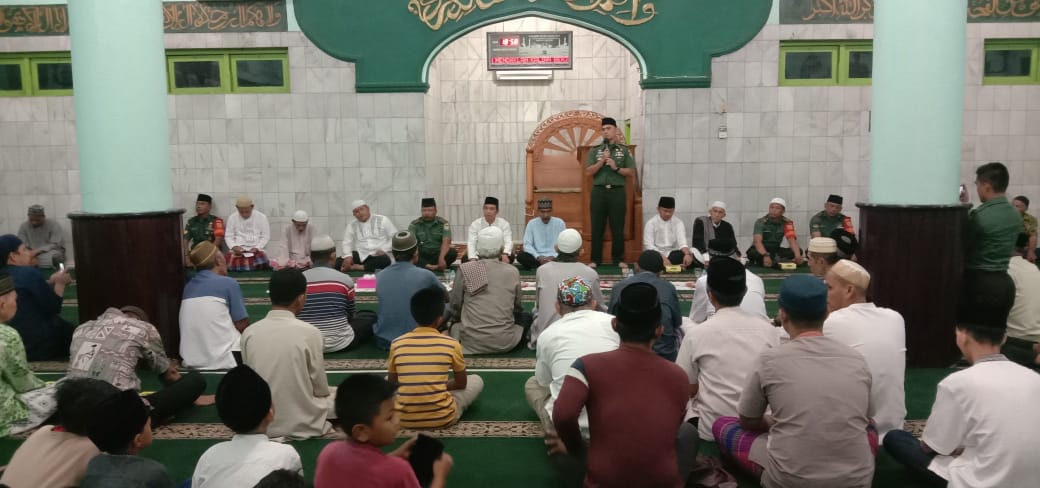 Dandim 0410/KBL Beserta Jajaran Salat Magrib Berjamaah