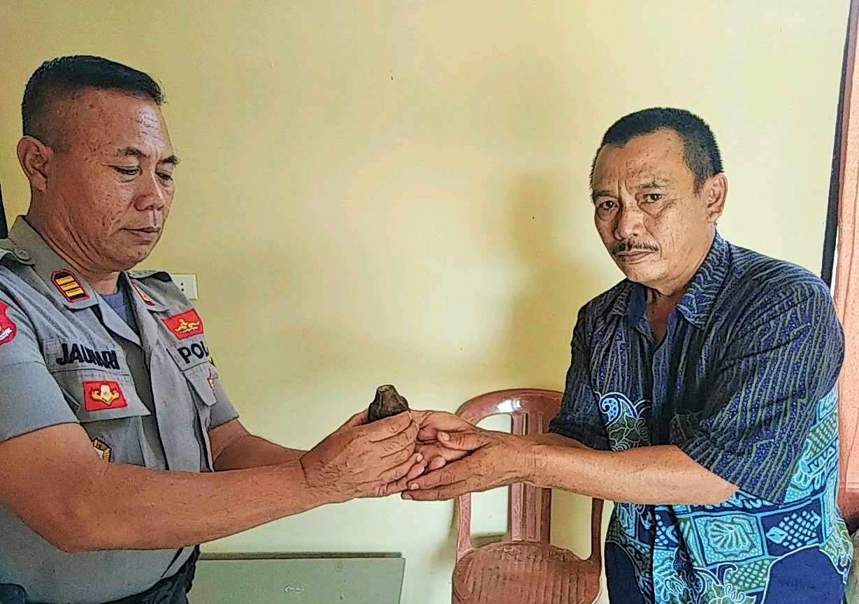 Cari Rumput, Warga Temukan Granat