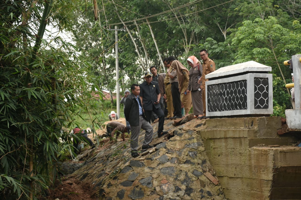 Dewan Lamtim Kecewa, Proyek Jembatan dan Jalan Terkesan Asal Jadi