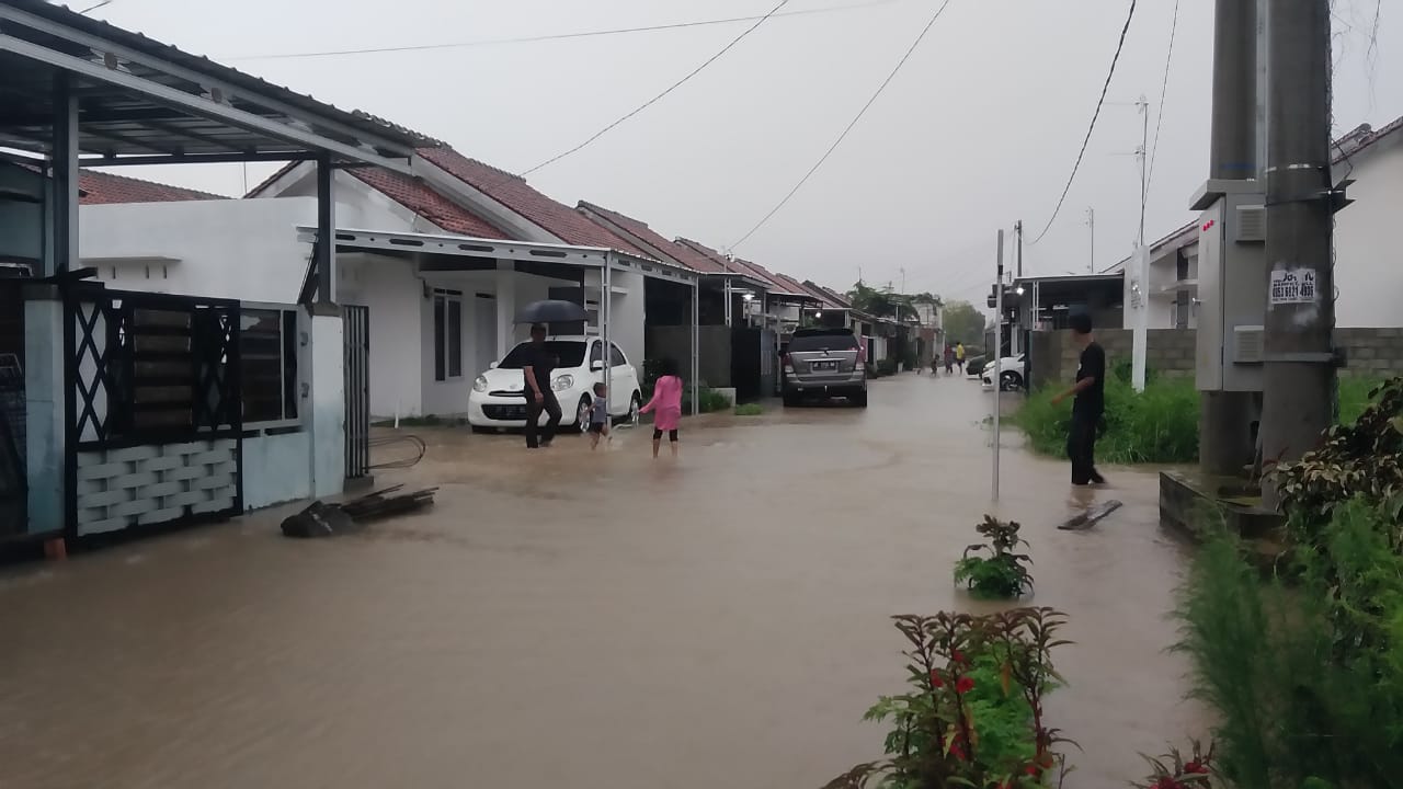 Hujan Deras, Beberapa Titik di Kota Metro Tergenang Banjir