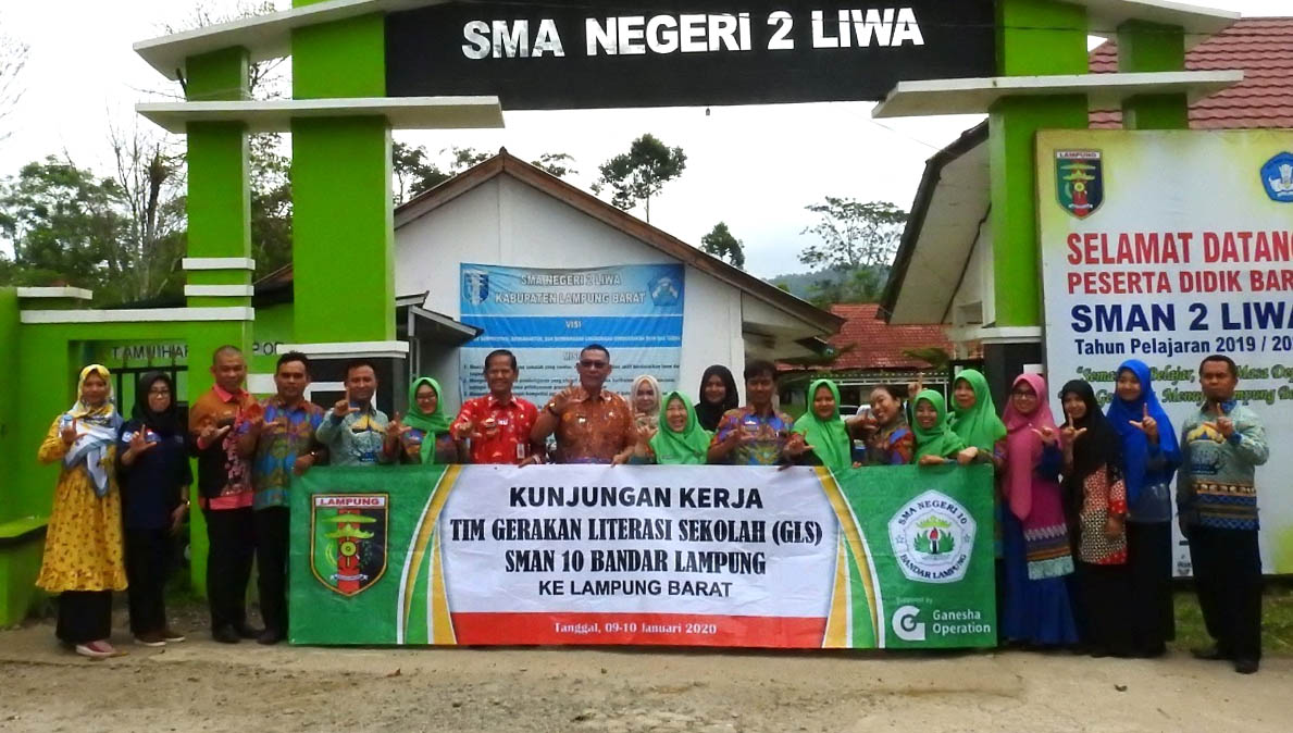 Tim Literasi SMAN 10 Bandarlampung Kunjungi Lambar